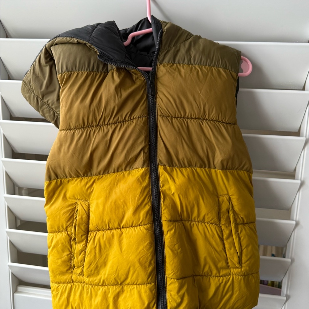 Assorted Sweaters and Jackets Collection - Picture 9 of 14